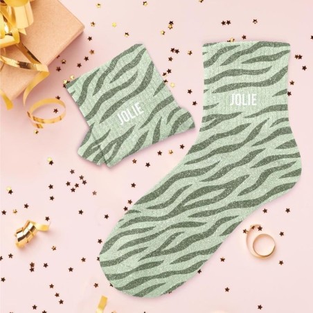 Chaussettes paillettes vertes zébrées pour femmes, inscription "Jolie"