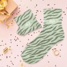 Chaussettes paillettes vertes zébrées pour femmes, inscription "Jolie"