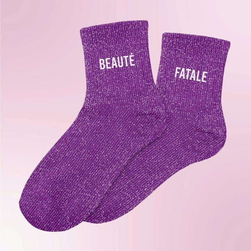 Chaussettes paillettes violettes au message "Beauté Fatale" - Femmes